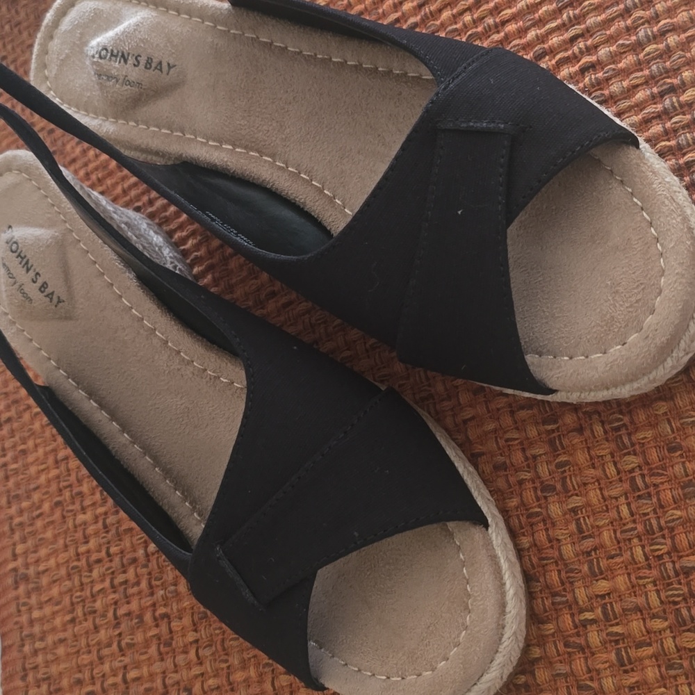 ST. JOHN'S BAY BRAND WOMEN'S BLACK WEDGE SHOES WITH MEMORY FOAM SIZE 7